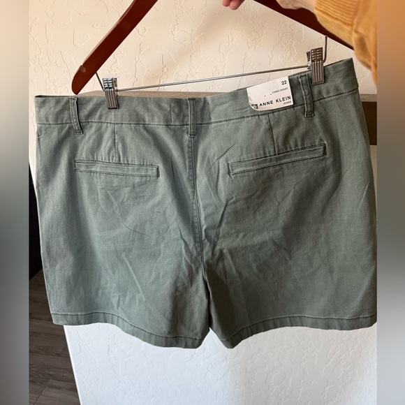 Anne Klein|Chino shorts in olive khaki tone,plus size 22•••NWT,summer staple - Picture 4 of 13